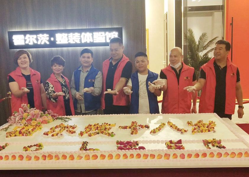 精英汇聚，共谋发展大计，共庆霍尔茨十八周年盛典
